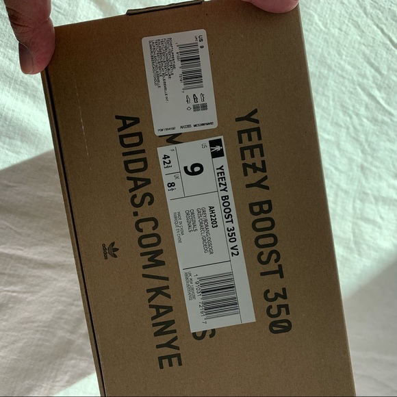 Authentic 2017 Yeezy Boost 350 V2 'Beluga 2.0' - Picture 2 of 5